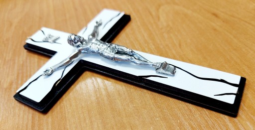 ДЕРЕВЯННЫЙ ПОДВЕСНОЙ КРЕСТ * БЕЛЫЙ - ЧЕРНЫЙ * * ЧЕРНЫЙ - БЕЛЫЙ 15,5 см