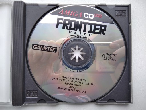 Компакт-диск с игрой: Amiga CD32 - Frontier Elite 2