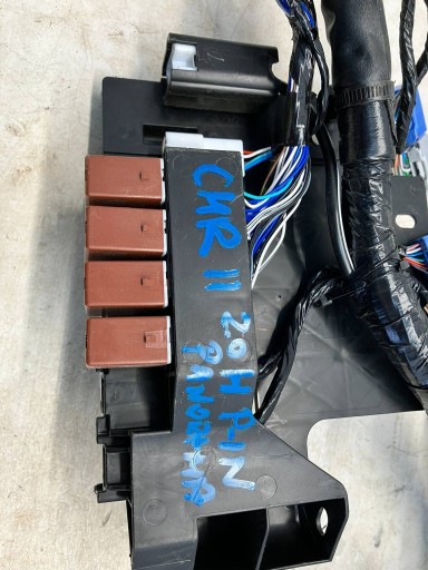 CHR C-HR II 2.0 PHEV Жгут проводов, установка под приборной панелью и консолью