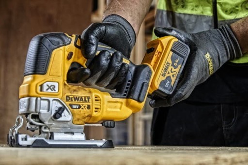 Akumulatorowa wyrzynarka DCS334NT DeWalt + walizka