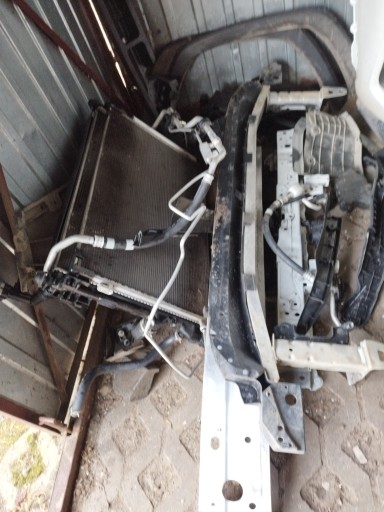 Передний обвес под радиаторы Rav-4 hyblift, 22 года