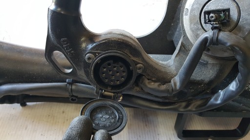 Прицепное устройство AUDI Q3 RSQ3 83A800495 снятие