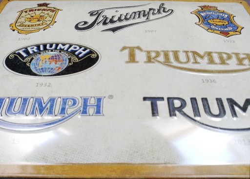 Вывеска TRIUMPH LOGO EVOLUTION, листовой металл 30x40