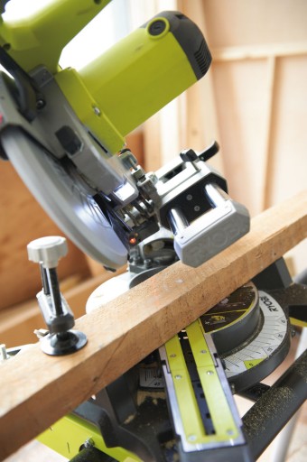 Торцовочная пила EMS216L 1500 Вт EMS216L RYOBI LASER