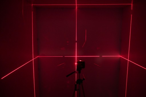 Многолинейный перекрестный лазер CROSS 3D для определения уклонов, самовыравнивающийся