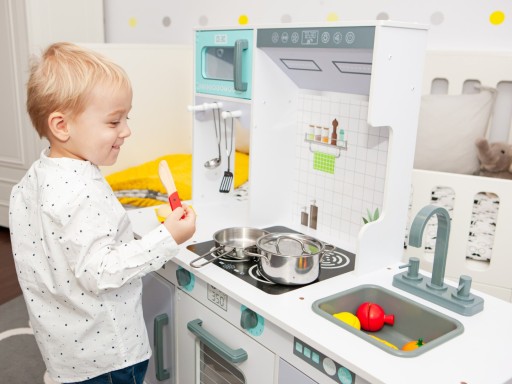 Большая деревянная детская кухня с аксессуарами ECOTOYS.