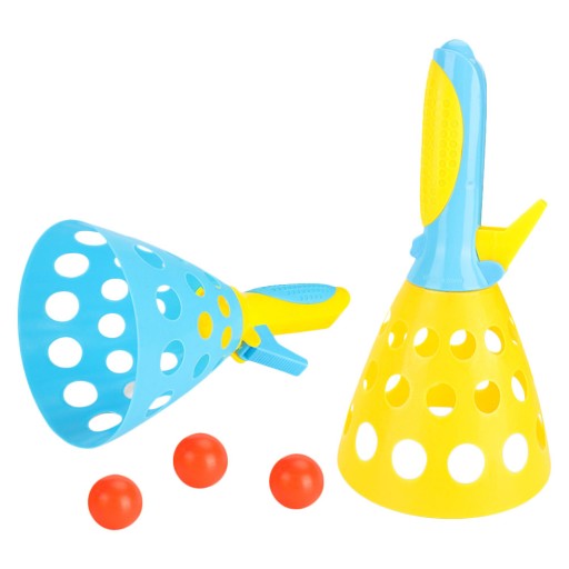 Детская игрушечная спортивная игра Catch Ball Launcher на лужайке