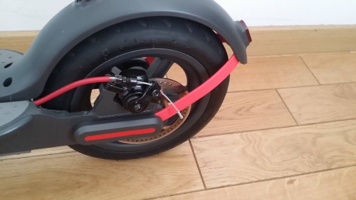 Жесткий алюминиевый кронштейн на крыло для Xiaomi / Motus Scooty 8.5 (черный)