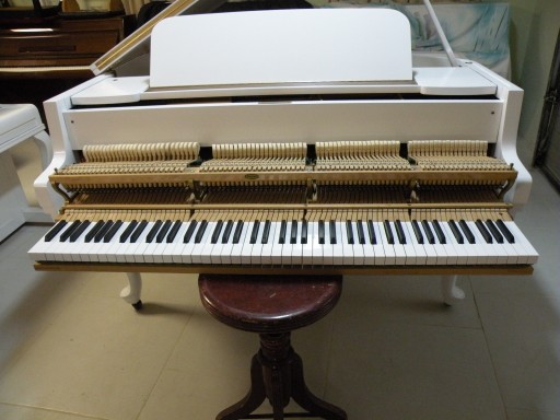 Пианино SCHIMMEL, длина 150 см, белое