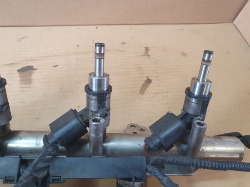 Seat Vw Audi 2.0 TFSI BWA Listwa wtryskowa