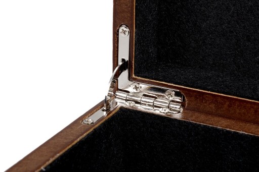 Футляр для фигурки из красного дерева - размер 24x15x8,5 см.
