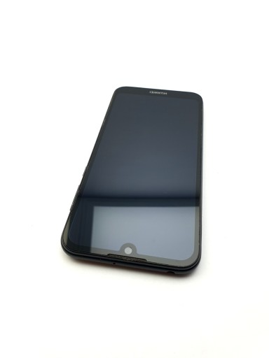 Смартфон Huawei Y5 2019 года.