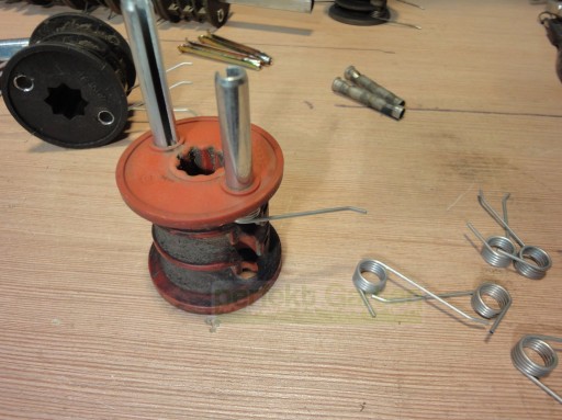 пружины+втулки скарификатора Gardena ES450-30