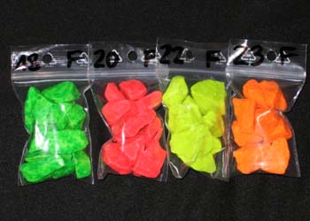 ŚWIECĄCE KAMIENIE W UV FLUORESCENCYJNE 20 sztuk KAMYCZKI OZDOBNE DO WYBORU