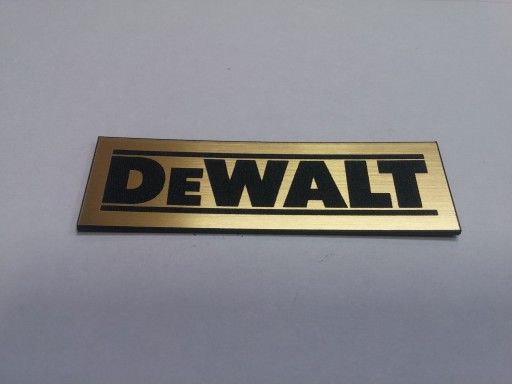 Наклейка-эмблема DEWALT 60 x 18 мм * ЗОЛОТО