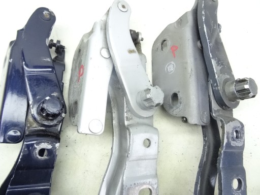 4E0827300H AUDI A8 D3 ПЕТЛЯ КРЫШКИ БАГАЖНИКА
