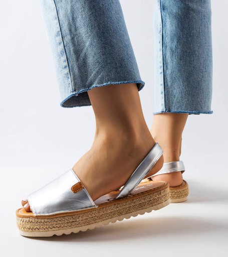 23076 Srebrne espadryle na platformie sandały 40