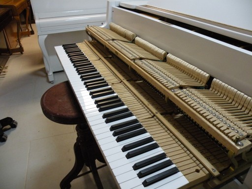 Пианино SCHIMMEL, длина 150 см, белое
