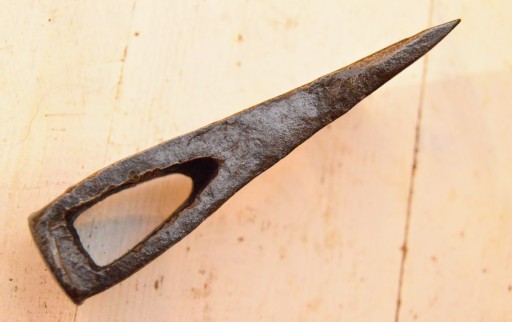 Подлинная старинная кованая секира 0,5 кг