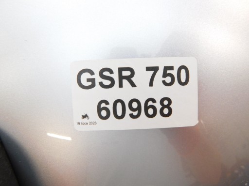 SUZUKI GSR 750 ПЕРЕДНЕЕ КРЫЛО