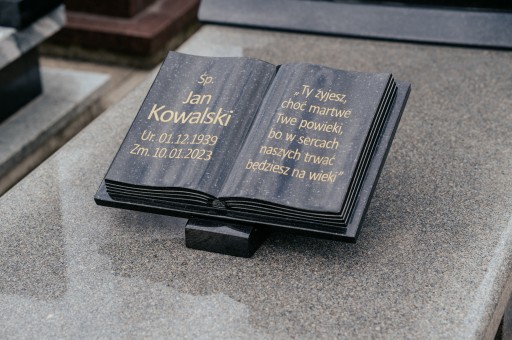 Na Pomnik Książka Z Kamienia Na Grób Tablica z Grawerem 45x35x5 cm + klin