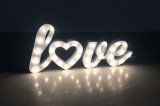 3D надпись LOVE с подсветкой свадебными лампочками 66 см
