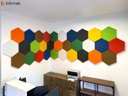 Акустическая звукоизоляционная пена HEXAGON, красная панель, сотовая губка