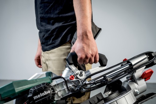 Торцовочная пила Metabo KGS 254 M с наклоном подачи 254 мм, 1800 Вт - новая модель