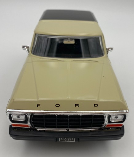 Ford Bronco (хардтоп) 1978 1:24 Motormax 79373 бежевый/коричневый