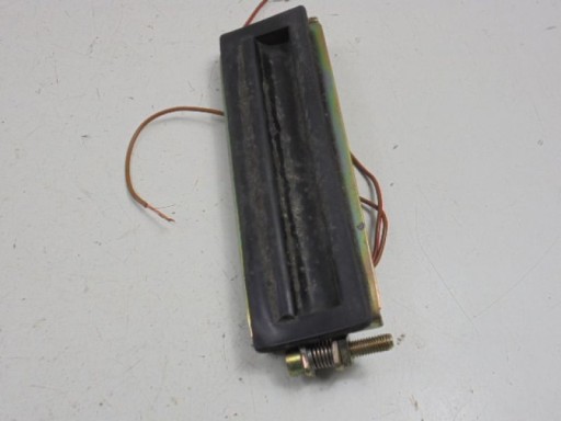 PASSAT B5 ПОДЪЕМНИК РУЧКИ БАГАЖНИКА 3B9827566B