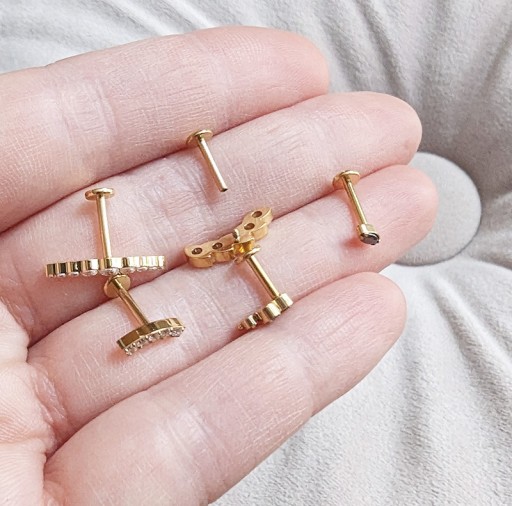 ЗОЛОТАЯ СЕРЬГА LABRET HELIX ЦИРКОНИЙ ТИТАН 1,2/6