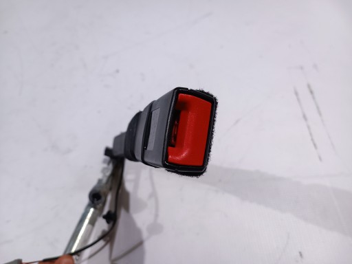 Napinacz dopinacz klamra pasa prawy Challenger Charger 2011-2017