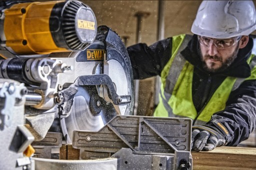 Торцовочная пила DEWALT DWS780, ПОДАЧА 305 ММ