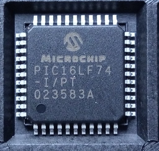 [1szt] PIC16LF74-I/PT= PIC16F74-I/PT SMD QFP44