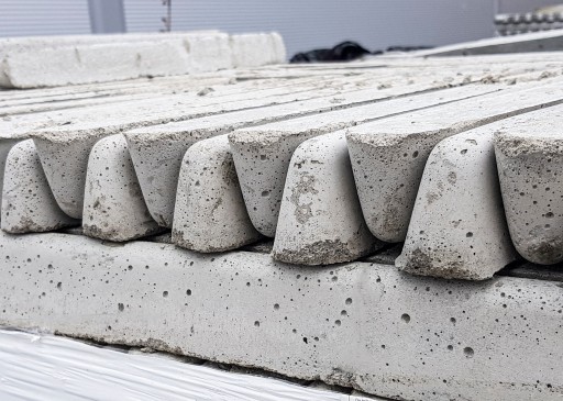 Listwa betonowa, dystans 50mm/500mm półpaleta