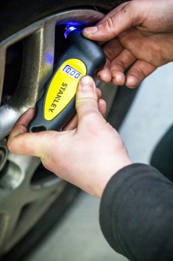 STANLEY 80-874 ЦИФРОВОЙ МАНОМЕТР В ШИНАХ