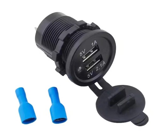 АВТОМОБИЛЬНОЕ ЗАРЯДНОЕ УСТРОЙСТВО 2x USB 1 А 2 1 А ПАНЕЛЬ ГНЕЗДО ПРИКУРИВАТЕЛЯ 3 1 А
