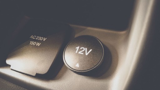 Автомобильный блок питания Movano 20в 2а (прямоугольный Йо
