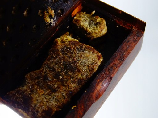 ДЕРЕВЯННАЯ ШКАТУЛКА МУСКУС мускусный камень