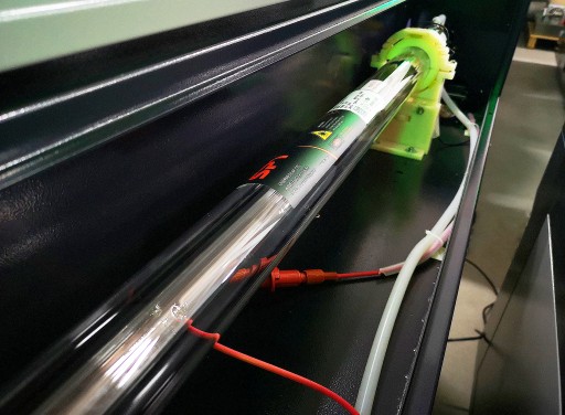CO2 ЛАЗЕРНАЯ ТРУБКА SPT 90ВТ, ДЛИТЕЛЬНЫЙ СРОК СЛУЖБЫ + ЛИНЗА