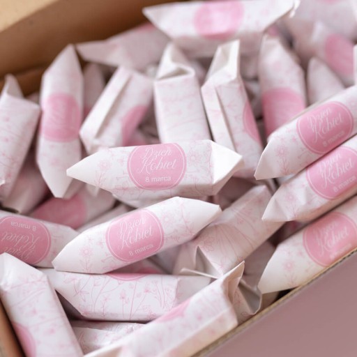 1 KG KRÓWKI PREZENT NA DZIEŃ KOBIET Słodycze na 8 Marca 4 Wzory do wyboru