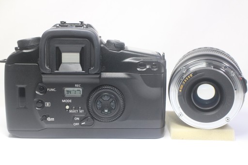 Пленочная зеркальная камера Canon EOS 7 Eye Control EF 28–105 мм F3,5–4,5 USM с зум-объективом