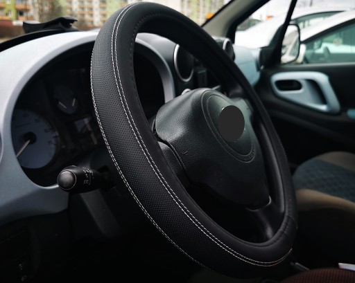 Na kierownice Opel Insignia Vectra Zafira Mokka Meriva skóra perforowana X