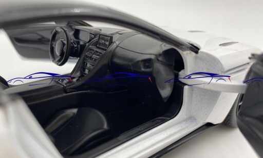 Модель Aston Martin DB11 белого цвета 1:24 Motormax 79345