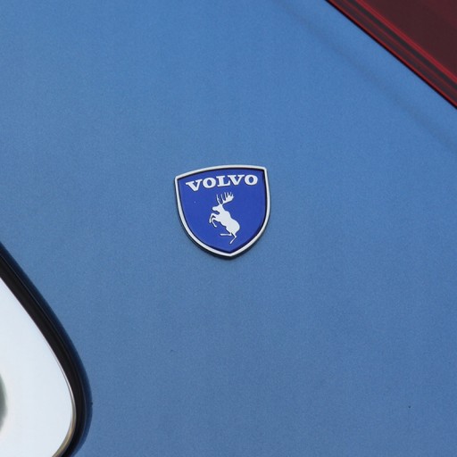 2 металлические наклейки на автомобиль Volvo