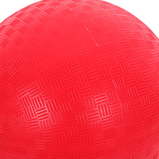 Спортивные игрушки для детей на площадке для кикбола