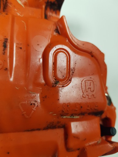 КРЫШКА ОСНОВАНИЯ КАРБЮРАТОРА HUSQVARNA 560XP 555 562XP