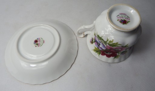 ROYAL ALBERT FLOWERS МАРТ АНГЛИЯ СТАРАЯ ЧАШКА