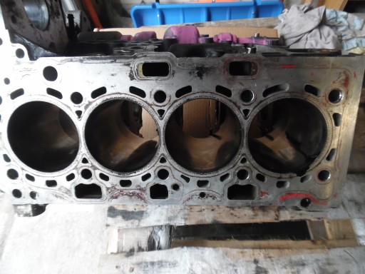 BMW E81 E90 E60 - 2.0D b47D20A БЛОК ДВИГАТЕЛЯ