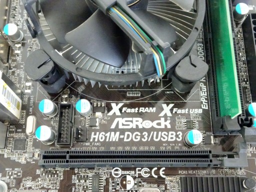 Плата ASRock H61M-DG3/USB3 i3-3220 2x3,3 ГГц/4 ГБ LGA1155